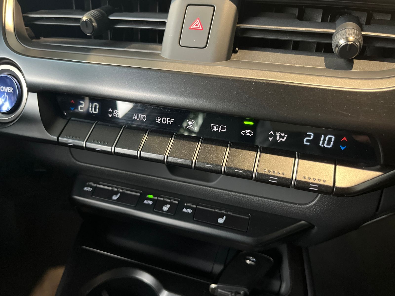 Fahrzeugabbildung Lexus UX 250 h Style AHK LED SHZ CARPLAY RFK