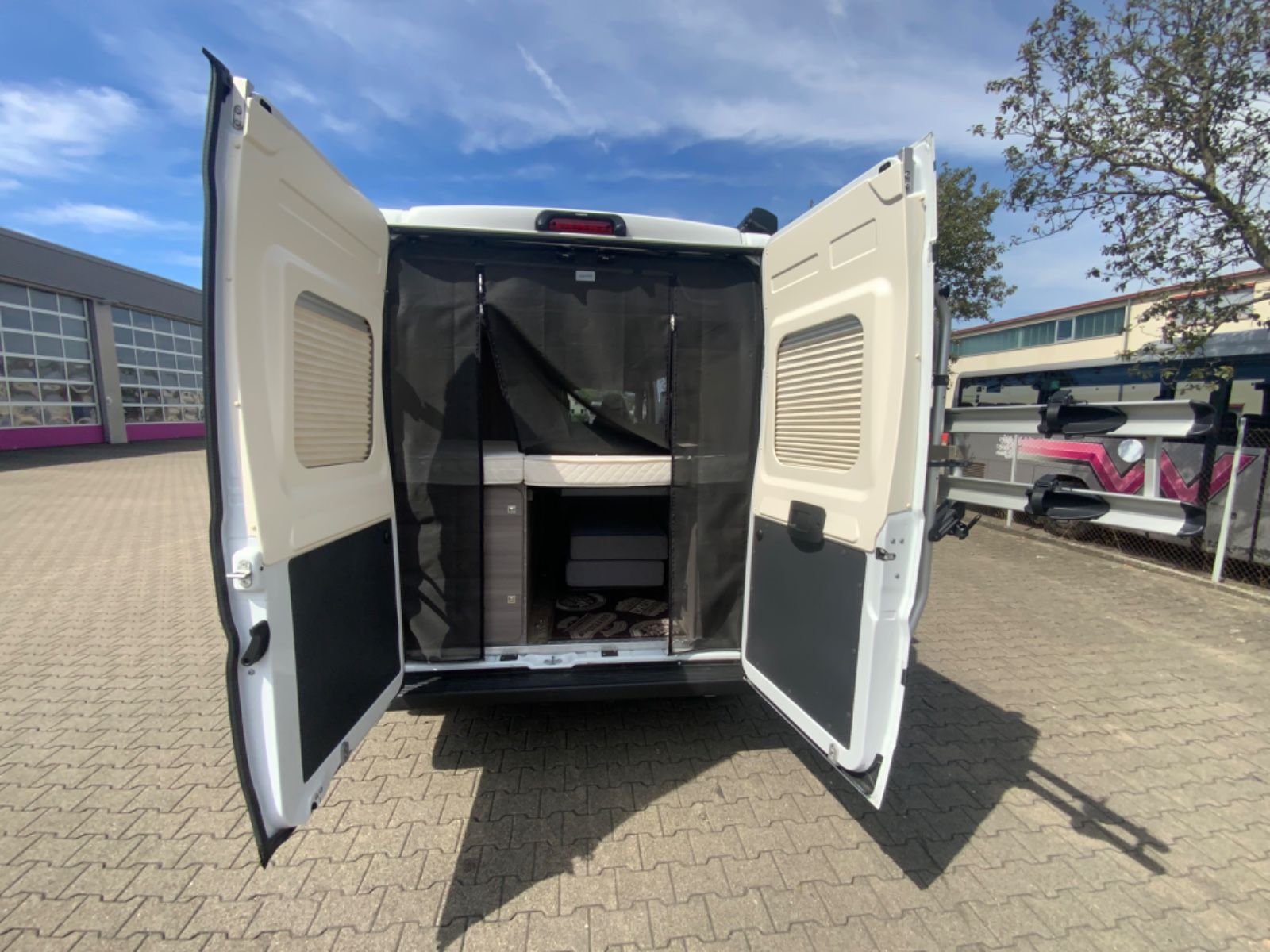 Fahrzeugabbildung Hobby Vantana on Tour ** TV etc.