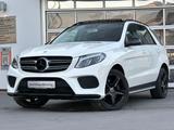 Mercedes-Benz GLE350d 4MATIC AMG LINE PANO TOTWINKEL - weiße Mercedes-Benz GLE 350