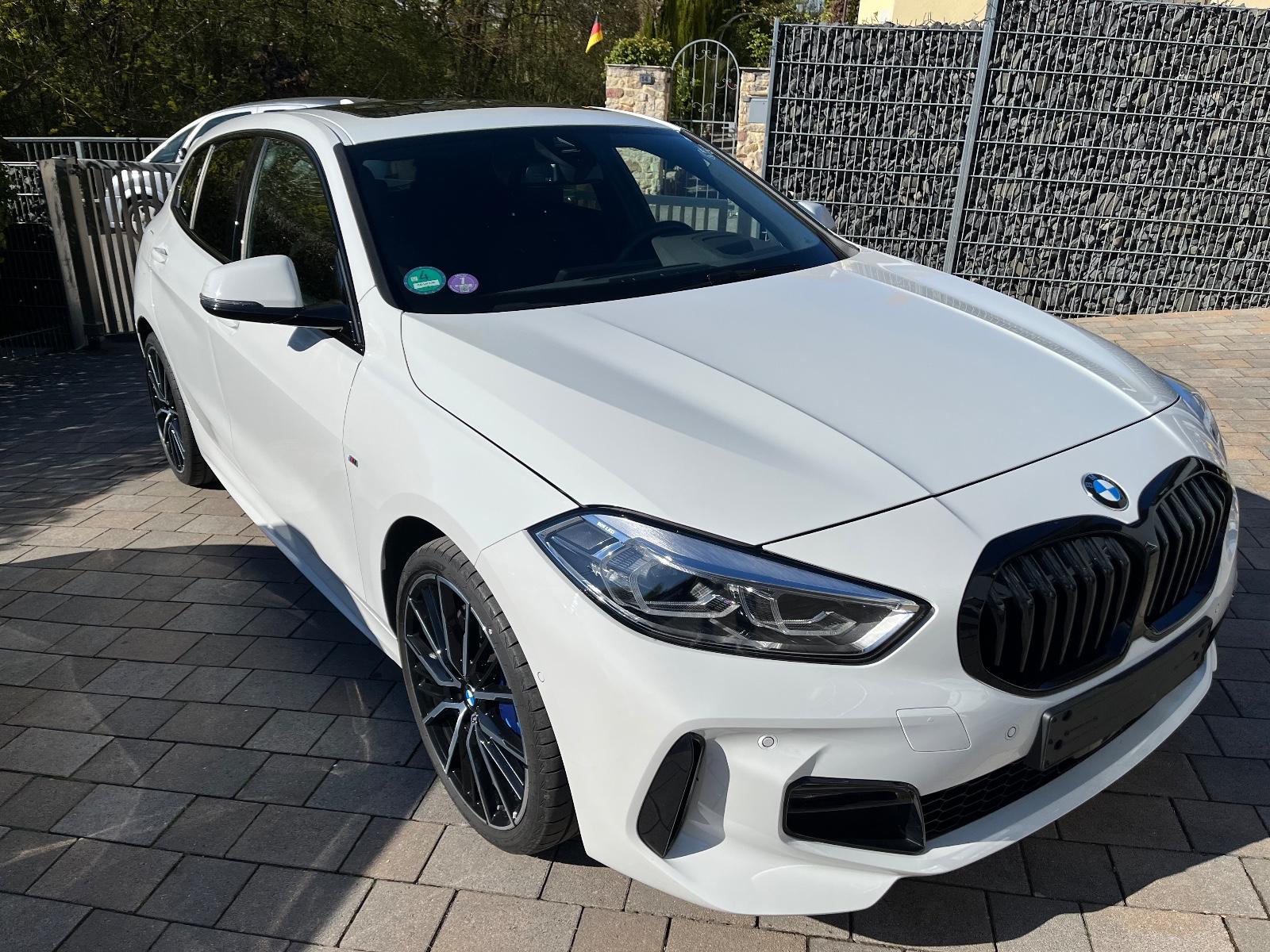BMW 120i M Paket LivePR HUD Pano A.LED Hifi Memo 19