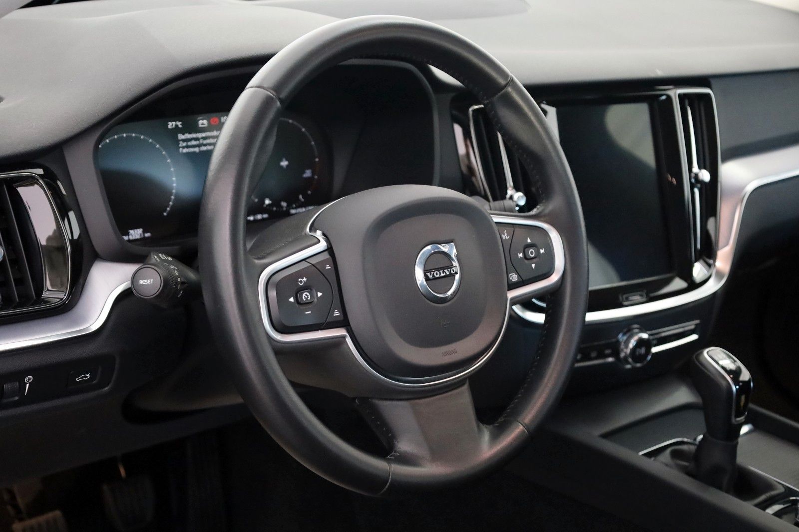 Fahrzeugabbildung Volvo V60 Kombi Momentum Pro T.Leder,Navi,LED,AppleCar