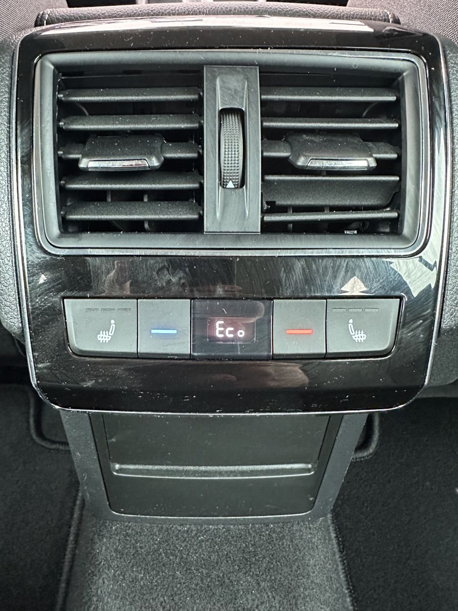 Fahrzeugabbildung SKODA Superb Combi 1.4 TSI iV Style DSG NAV+MATRIX+ACC