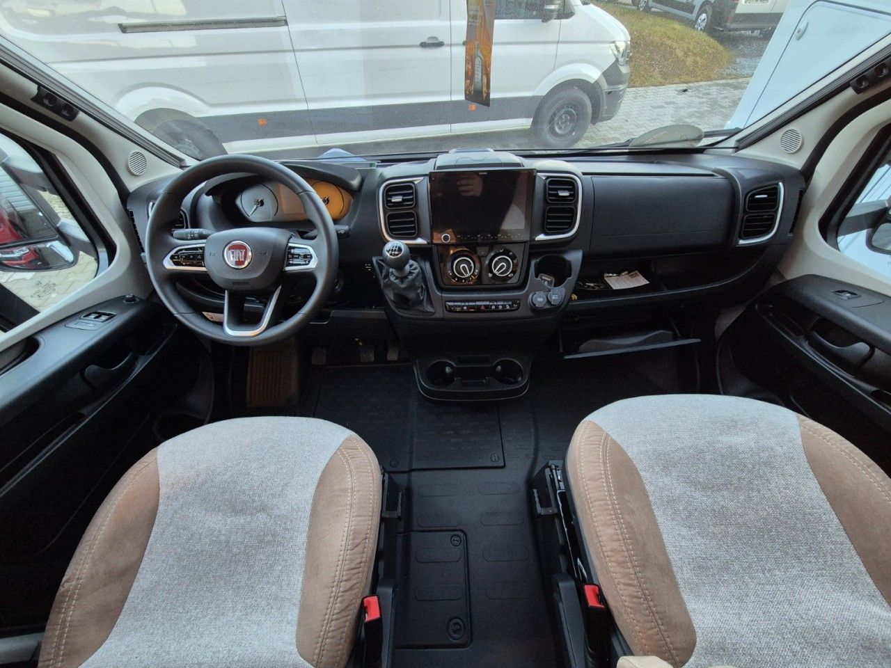 Fahrzeugabbildung LMC Cruiser T 662 Radio DAB Navi Markise Winterpaket