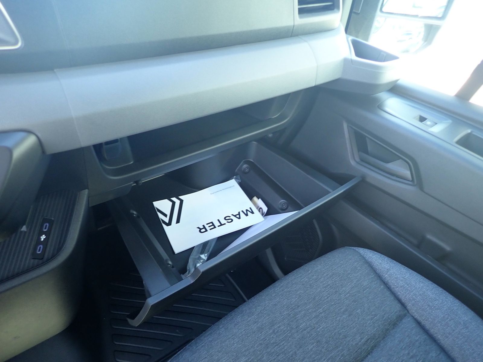 Fahrzeugabbildung Renault Master Werkseitige Umbauten FWD 3-Seitenkipper D