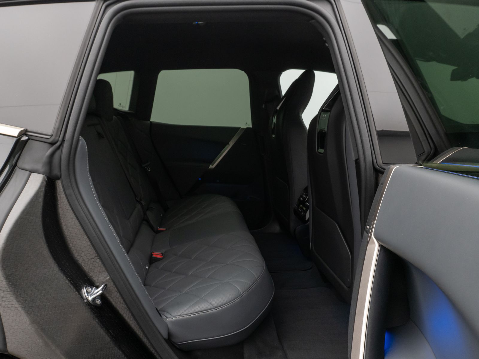 Fahrzeugabbildung BMW iX xD50 Sport 360°H/K DAB SoftCl AHK Komfort 21"