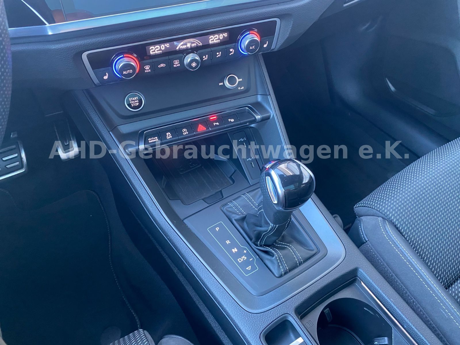 Fahrzeugabbildung Audi Q3 35 TDI Quattro S-line