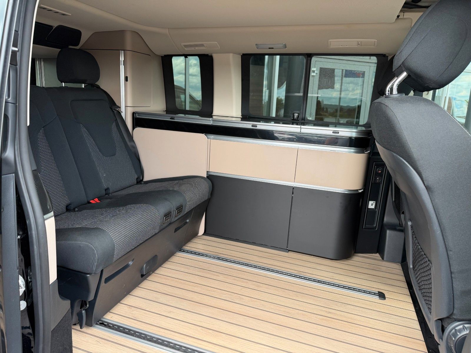 Fahrzeugabbildung Mercedes-Benz V 250 d Marco Polo 4MATIC AIRMATIC AHK2,5 Markis