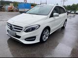 Mercedes-Benz Mersedes Bens  B 220 D - Mercedes-Benz: Mersedes
