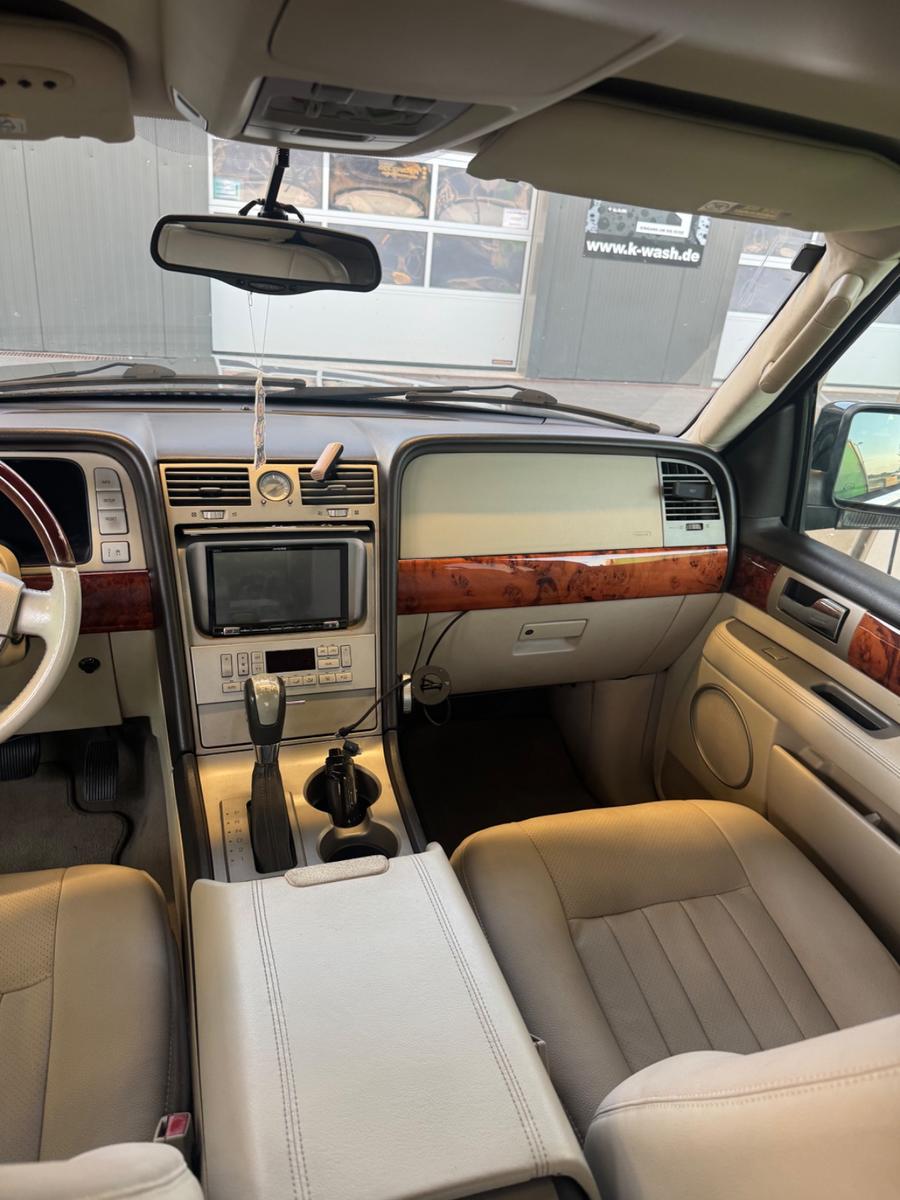 Lincoln Navigator