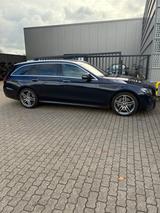 Mercedes-Benz E 400 4MATIC T AMG Line Autom. AMG Line - Mercedes-Benz E 400 von privat