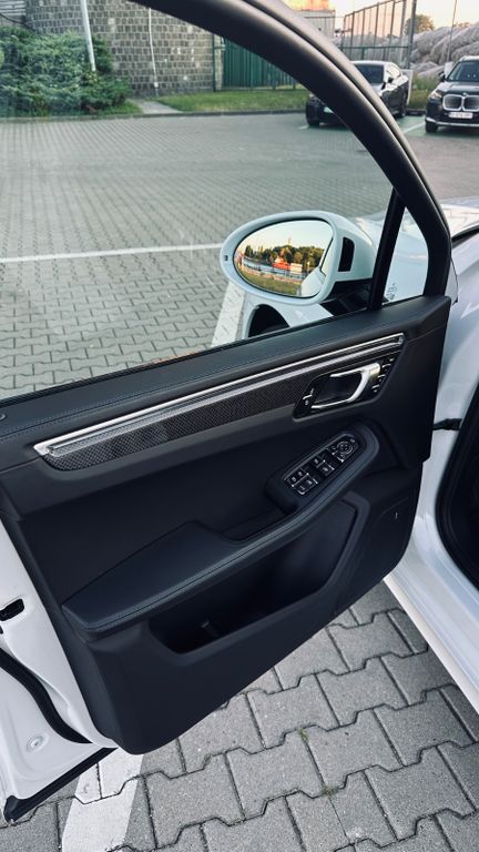 PORSCHE Macan 2024