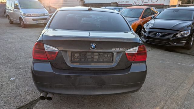 BMW 325i AUTOMATIK NAVI BC TEMPOMAT LEDER AUX