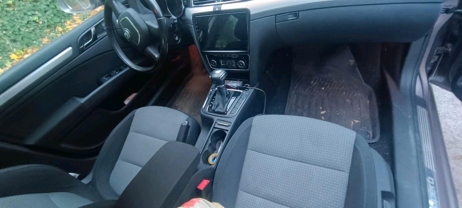 Skoda Superb 2010 — interior