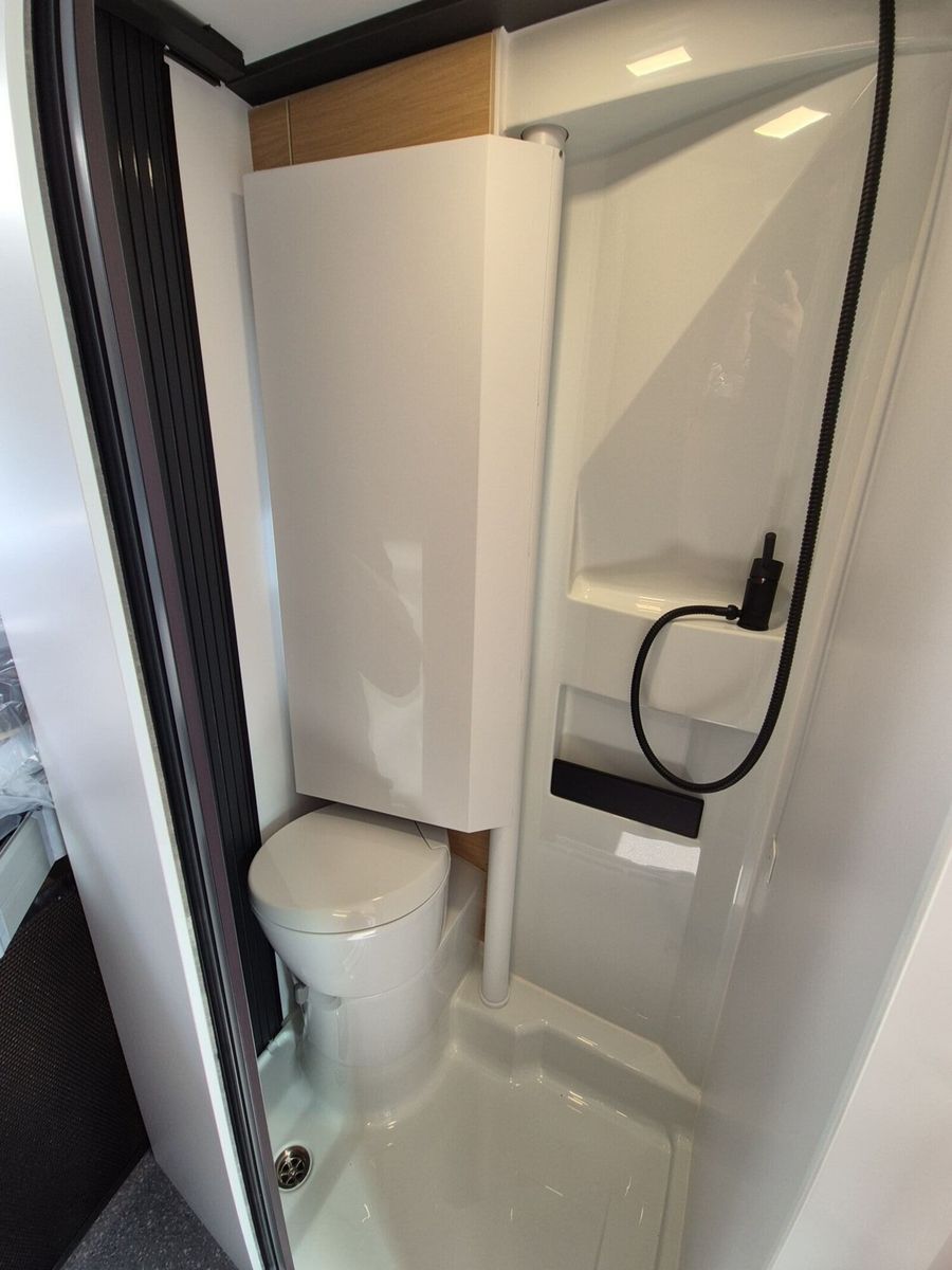 Fahrzeugabbildung Adria Twin 640 SGX 60Y Fußbodentemp.138l Kühlschrank