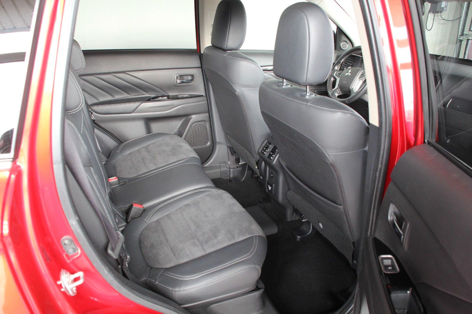 Fahrzeugabbildung Mitsubishi Outlander PHEV Basis Spirit 4WD