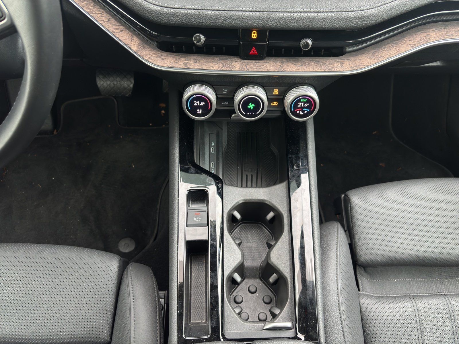 Fahrzeugabbildung SKODA Superb Combi L&K 2,0 TDI 110 kW DSG