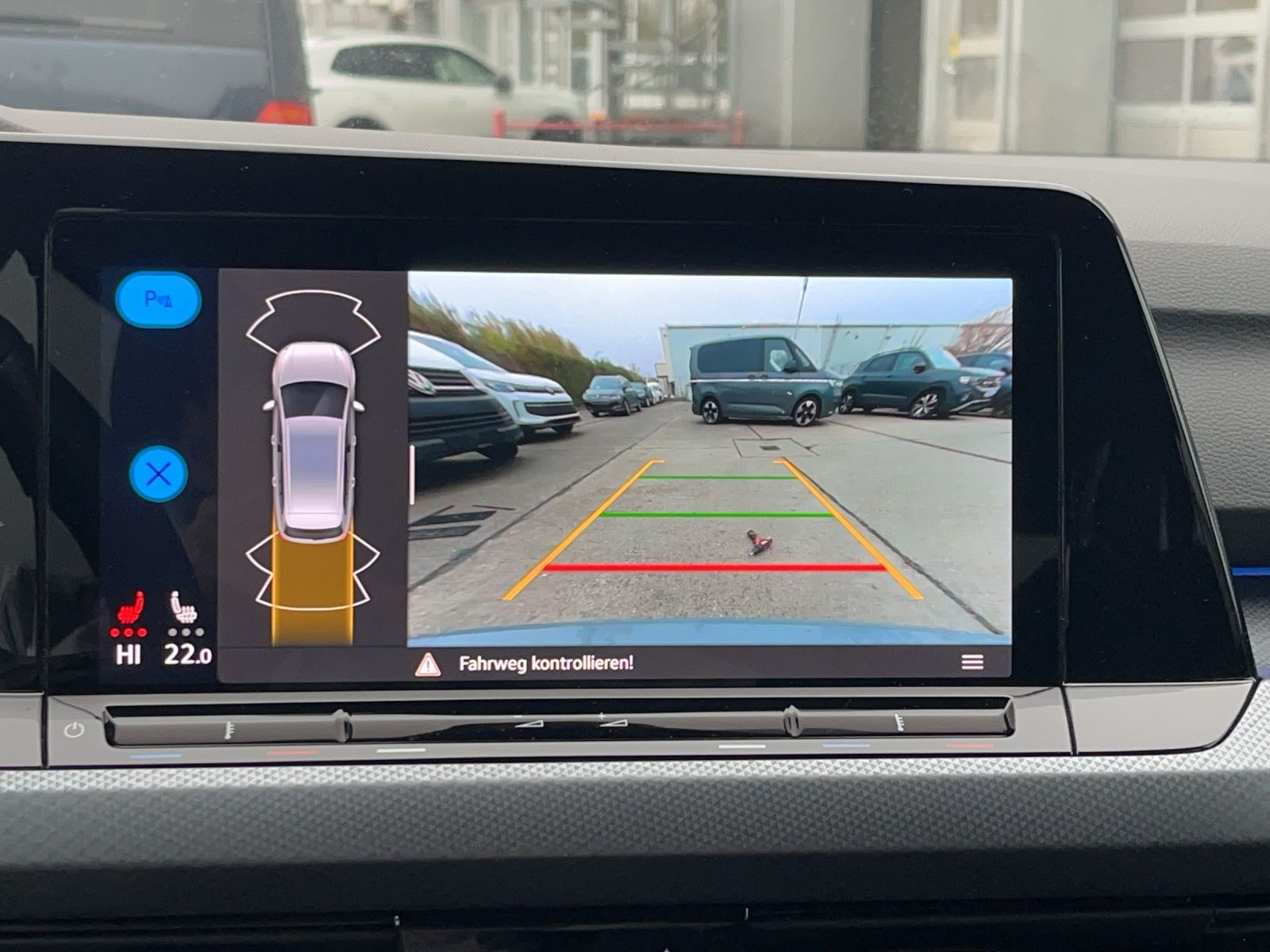 Fahrzeugabbildung Volkswagen Golf VIII Variant eTSI Active DSG LED ACC SHZ Na