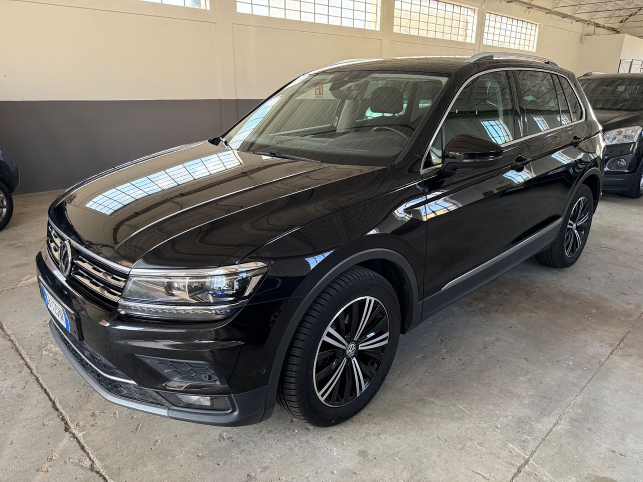 Volkswagen Tiguan 2.0 TDI SCR DSG Advanced BlueM imagem 3