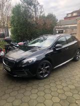 Volvo V40 Cross Country D2 - - Volvo V40 Cross Country aus 2013