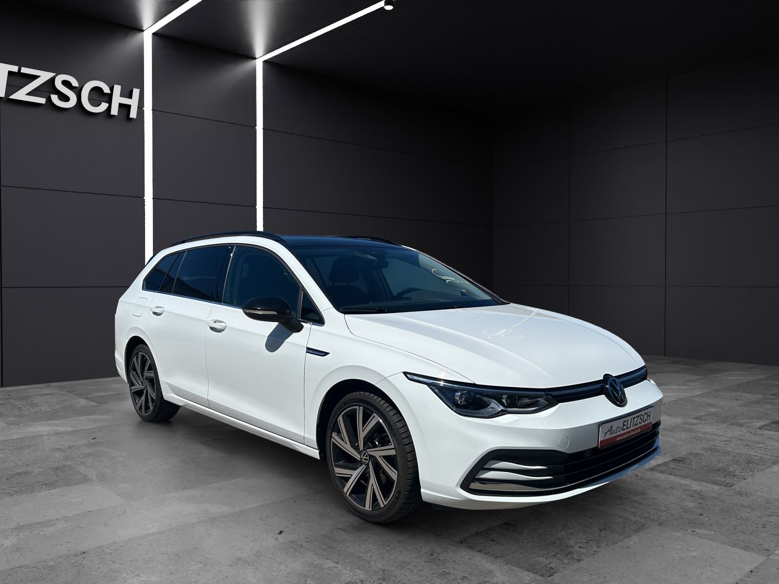 Fahrzeugabbildung Volkswagen Golf VIII Variant eTSI  Style DSG Matrix AHK Nav