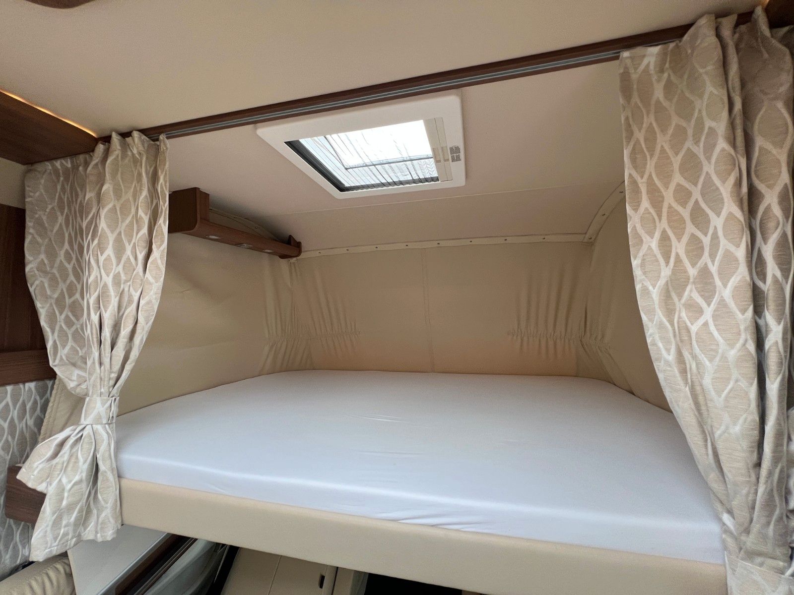 Fahrzeugabbildung Carthago Chic e-line I 50 LE DA Mercedes Sprinter Silver