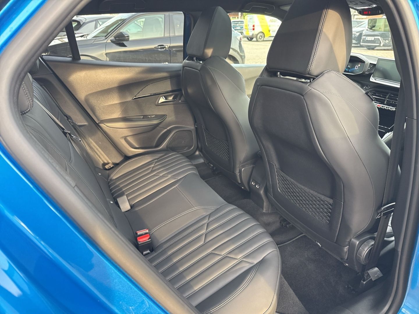 Fahrzeugabbildung Peugeot 2008 e- GT Pack El. Panodach Navi Leder Massages