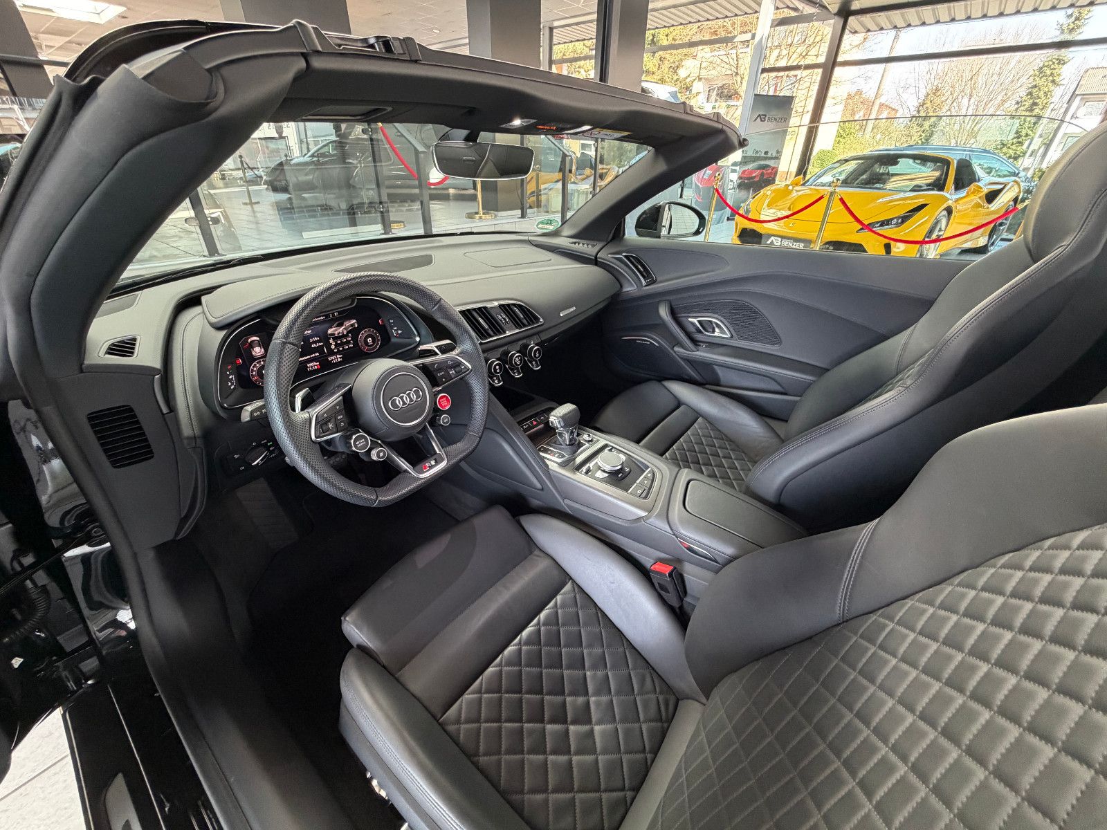 Fahrzeugabbildung Audi R8 Spyder 5.2 FSI RWD performance/BANG&OLUFSEN/