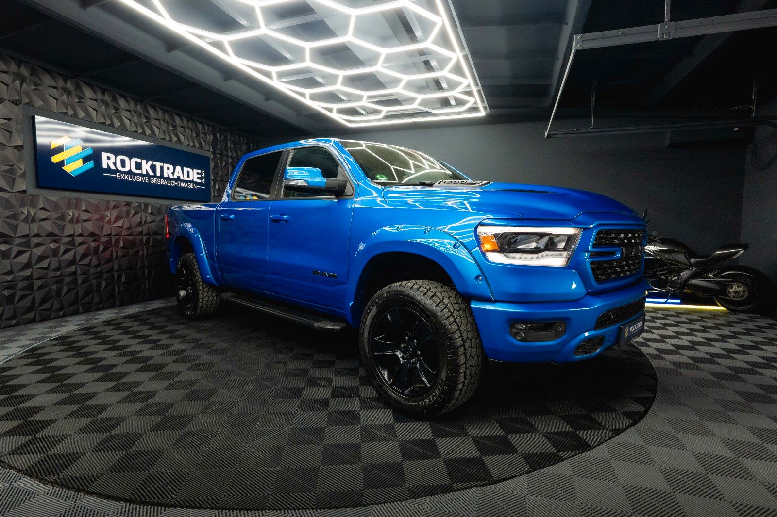 Fahrzeugabbildung Dodge RAM 5.7 V8 HEMI 4x4 NIGHT GT SPORT Night-Paket