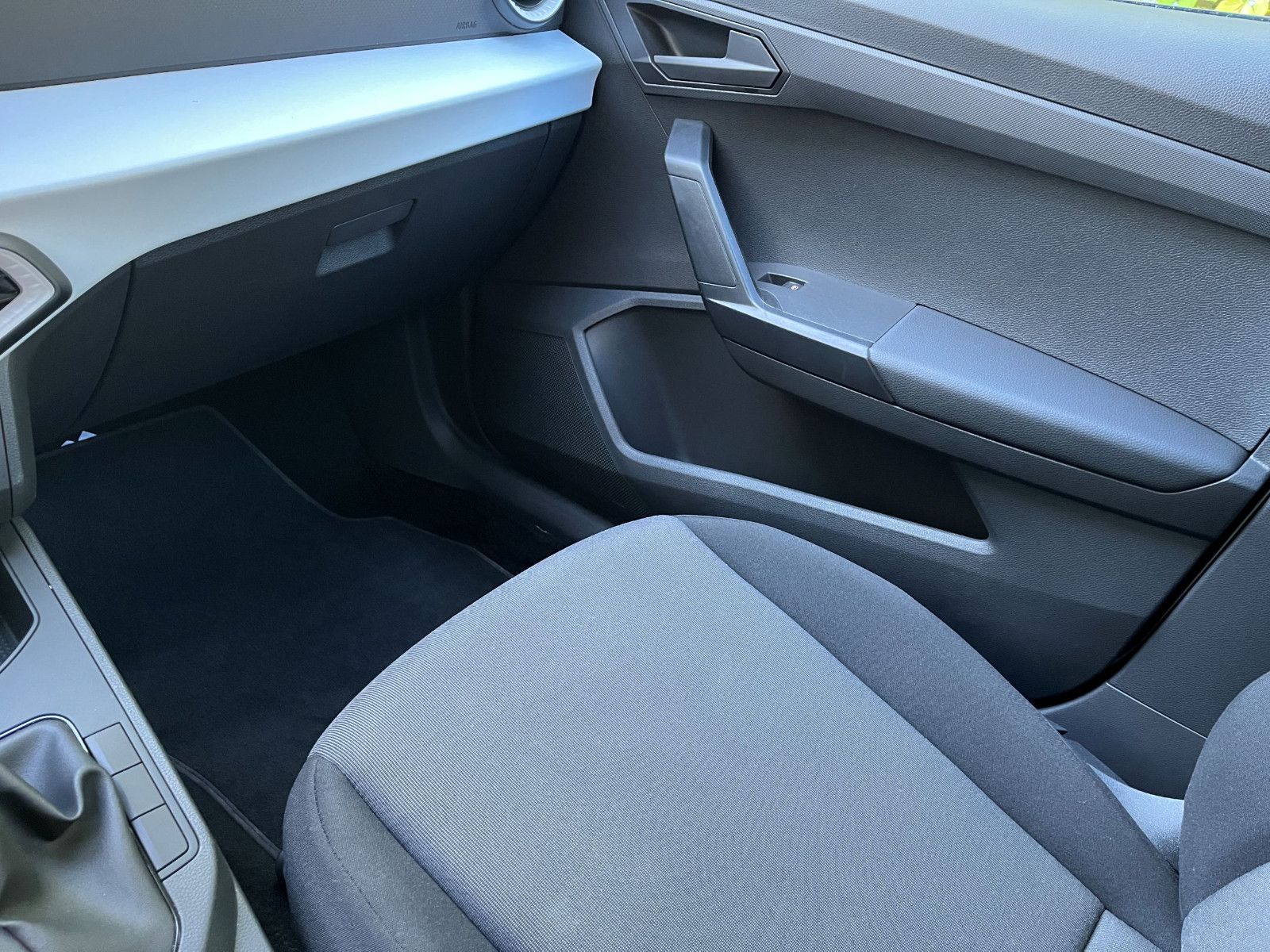 Fahrzeugabbildung SEAT Ibiza 1,0 TSI SHZ PDC LED ALU PDC FULL LINK MFL