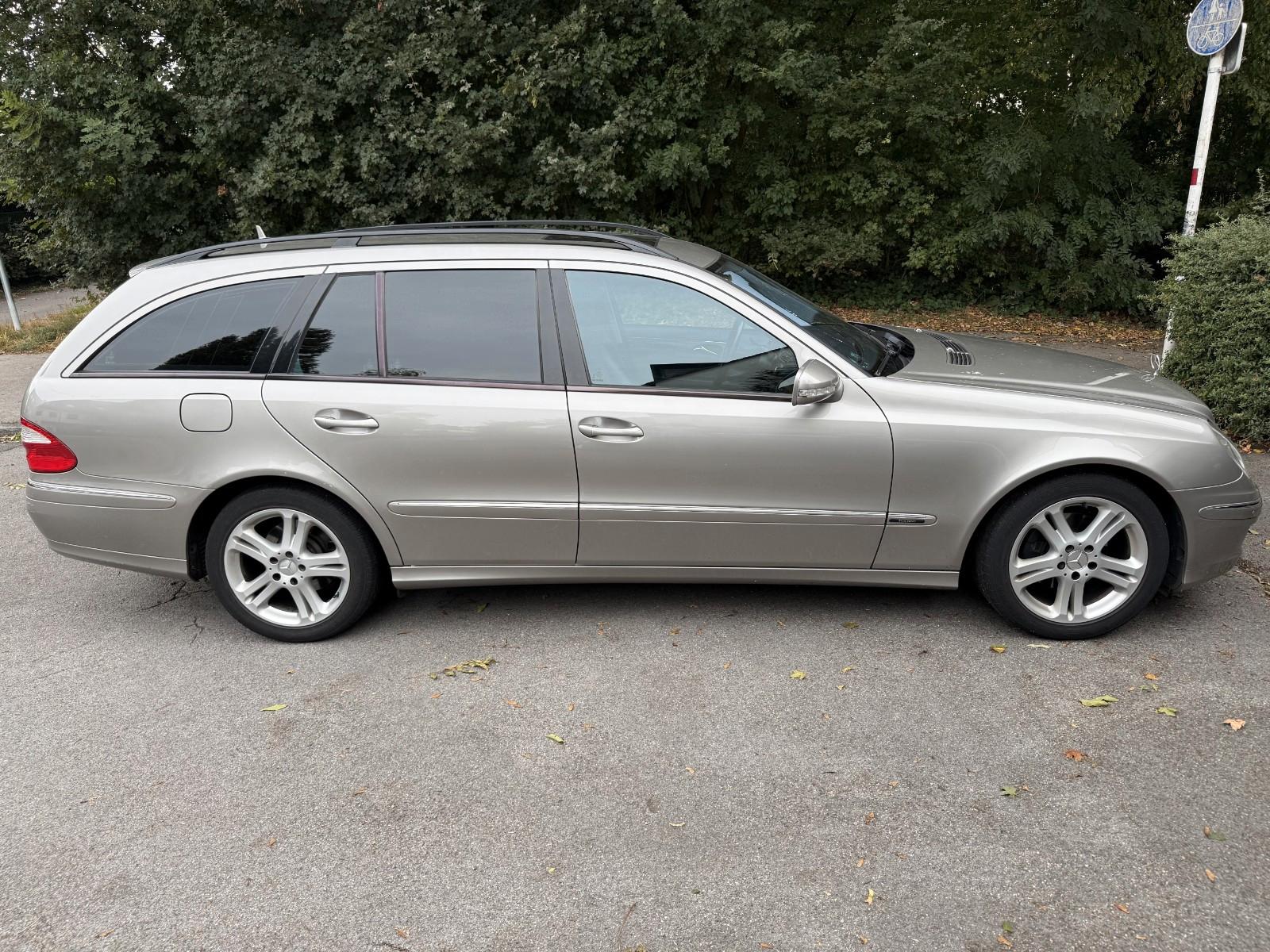 Mercedes-Benz E200 2006 — rear view