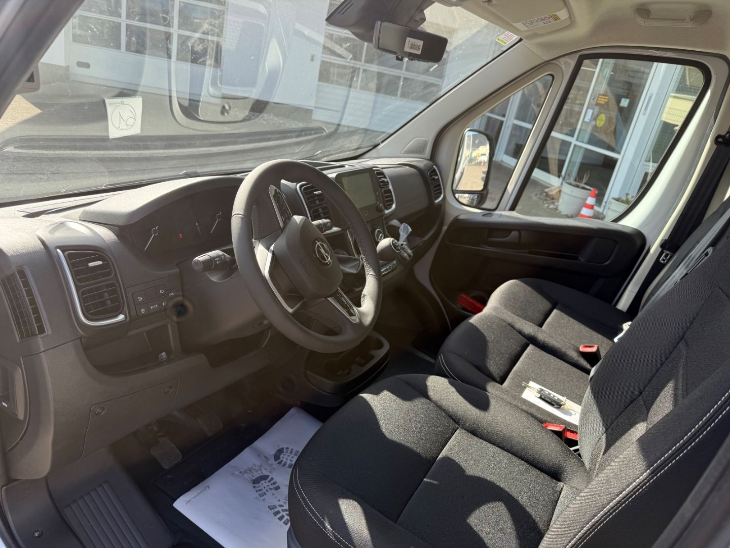 Fahrzeugabbildung Opel Movano Kasten H2 35 L3H2 BlueHDI 140
