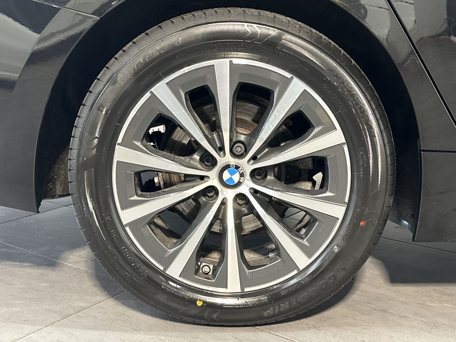 Fahrzeugabbildung BMW 320d Touring Sport-Line NAV+LASER+KAMERA+HUD+SHZ