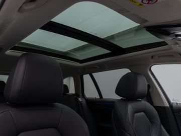 Fahrzeugabbildung BMW 530e Tour Luxury Line HiFi Pano AHK Kamera DAB