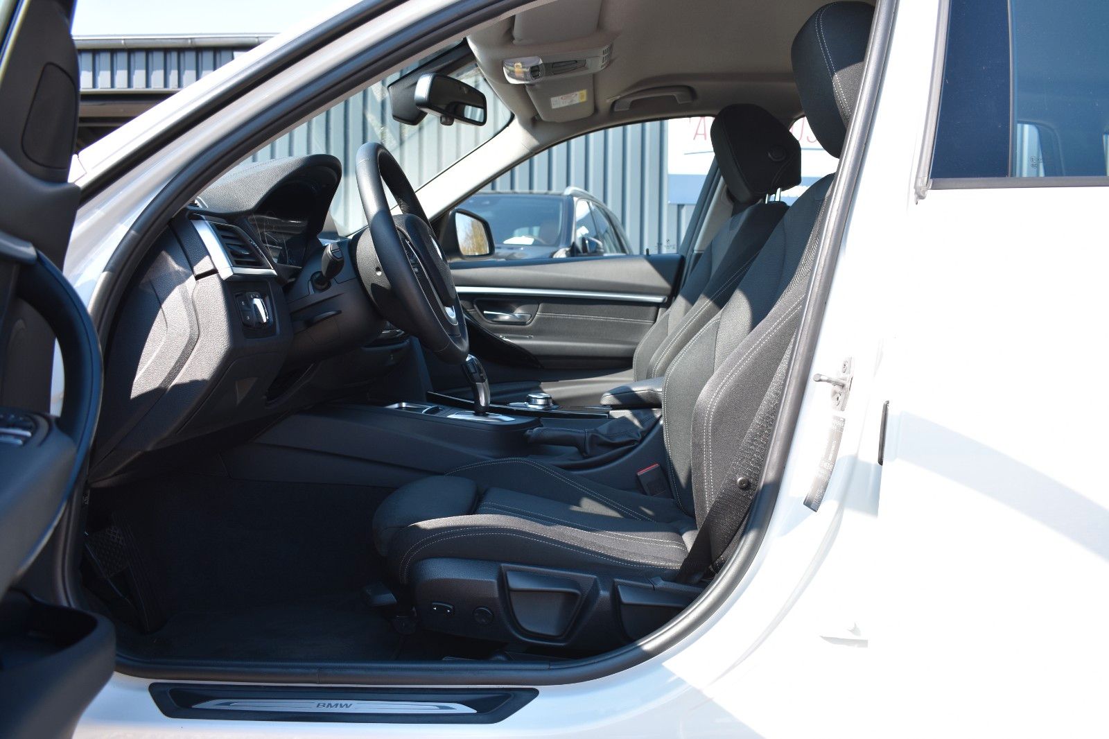 Fahrzeugabbildung BMW 320 d Touring Sport Line Automatik AHK