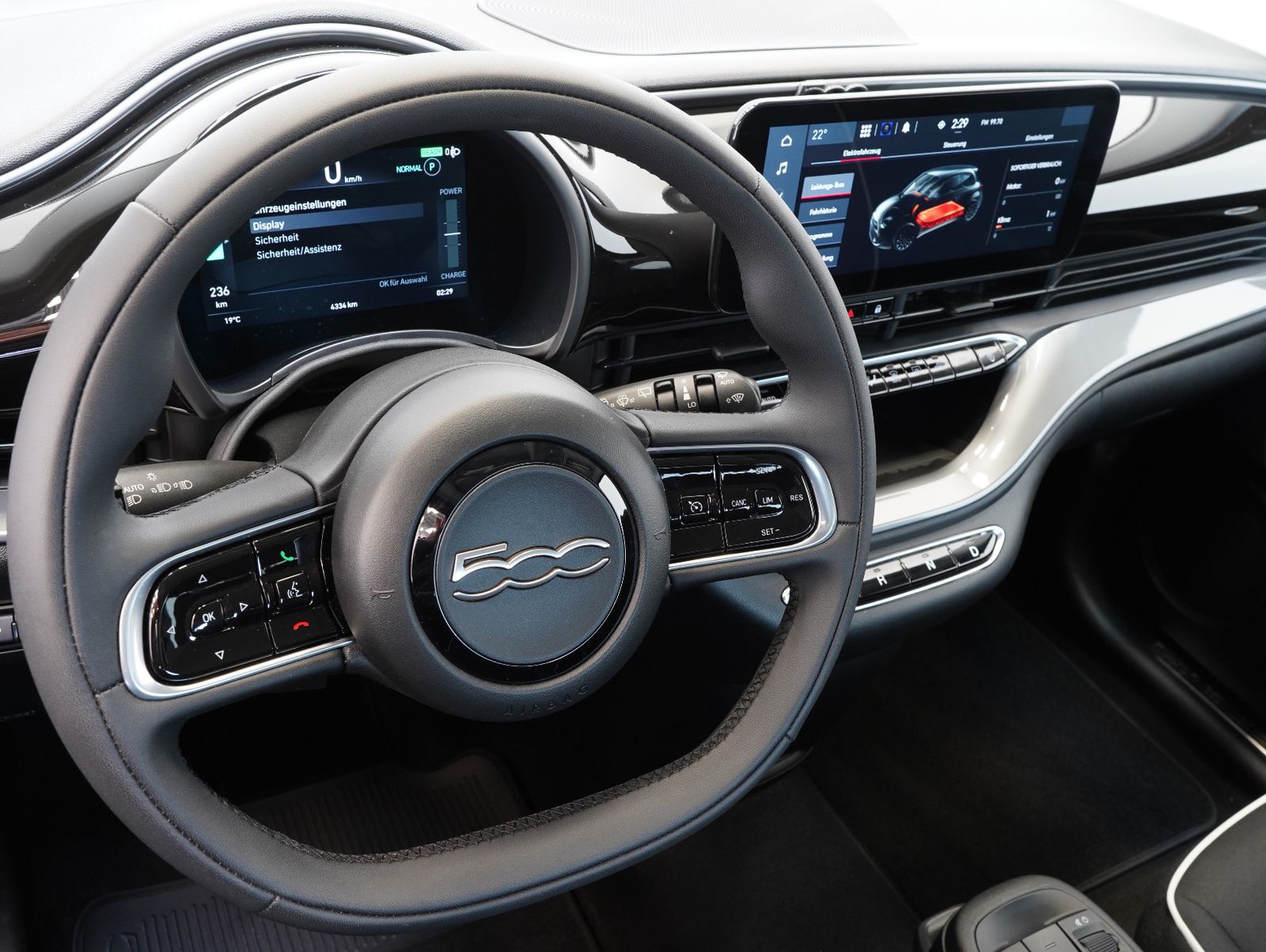 Fahrzeugabbildung Fiat 500e 87KW/42kWh/DC-LADEN/CARPLAY/DAB/SOH