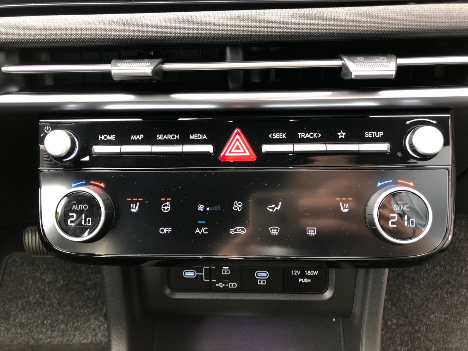 Fahrzeugabbildung Hyundai TUCSON FL 1.6 T-GDI 7-DCT Trend Mild-Hybrid Navi