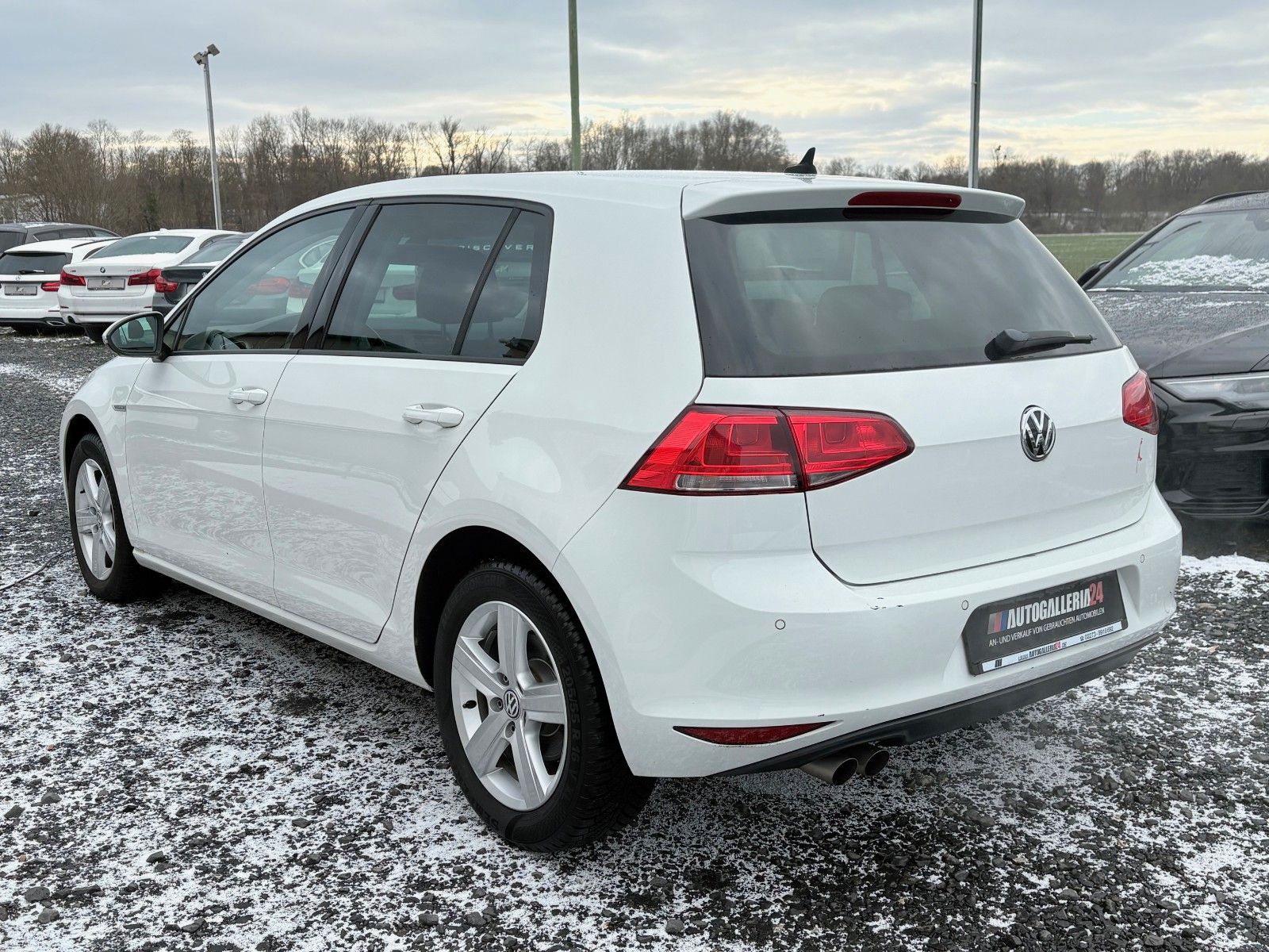Fahrzeugabbildung Volkswagen Golf VII 2.0TDI Lim. LOUNGE Navi Klima PDC SPORT