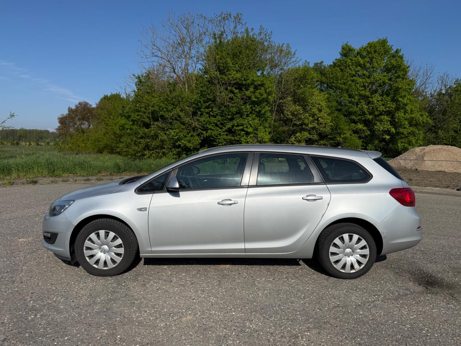 Opel Astra 2015 — photo 8