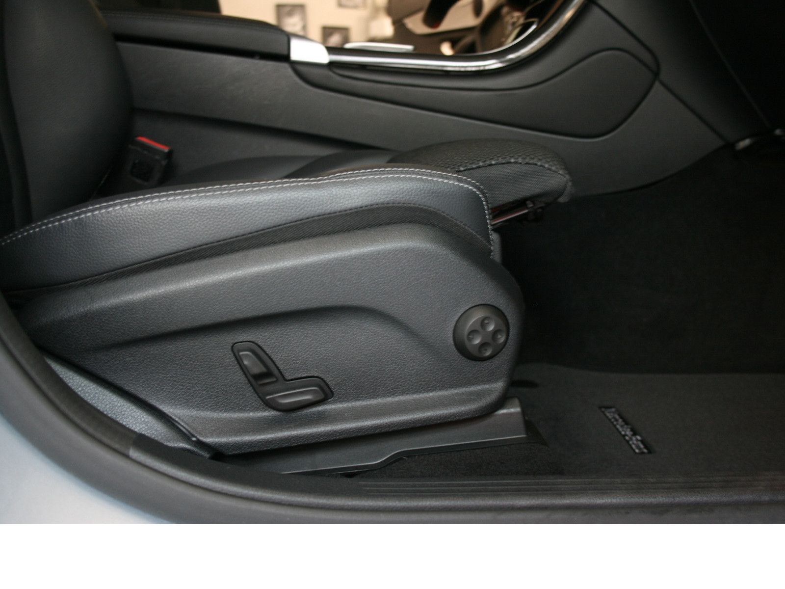 Fahrzeugabbildung Mercedes-Benz GLC 220 d 4M Offroad / Exclusive *LED*Kamera*