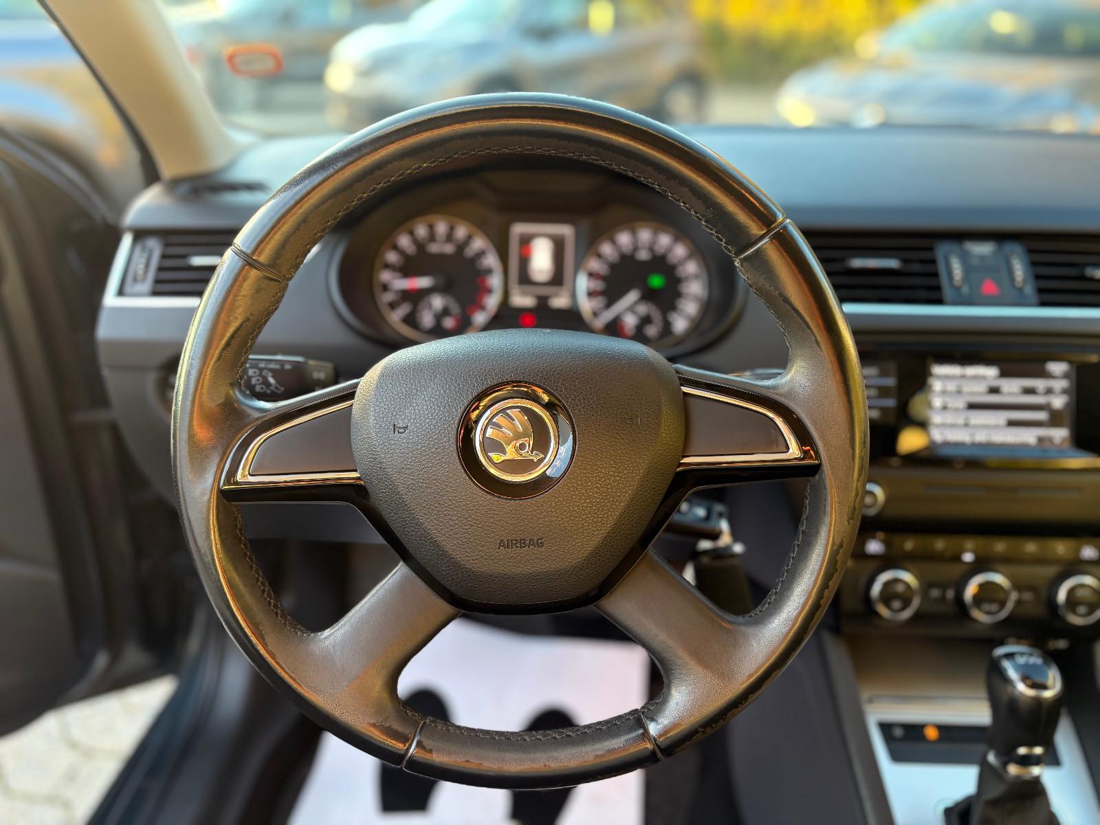 Skoda Octavia 2015 — фото 9