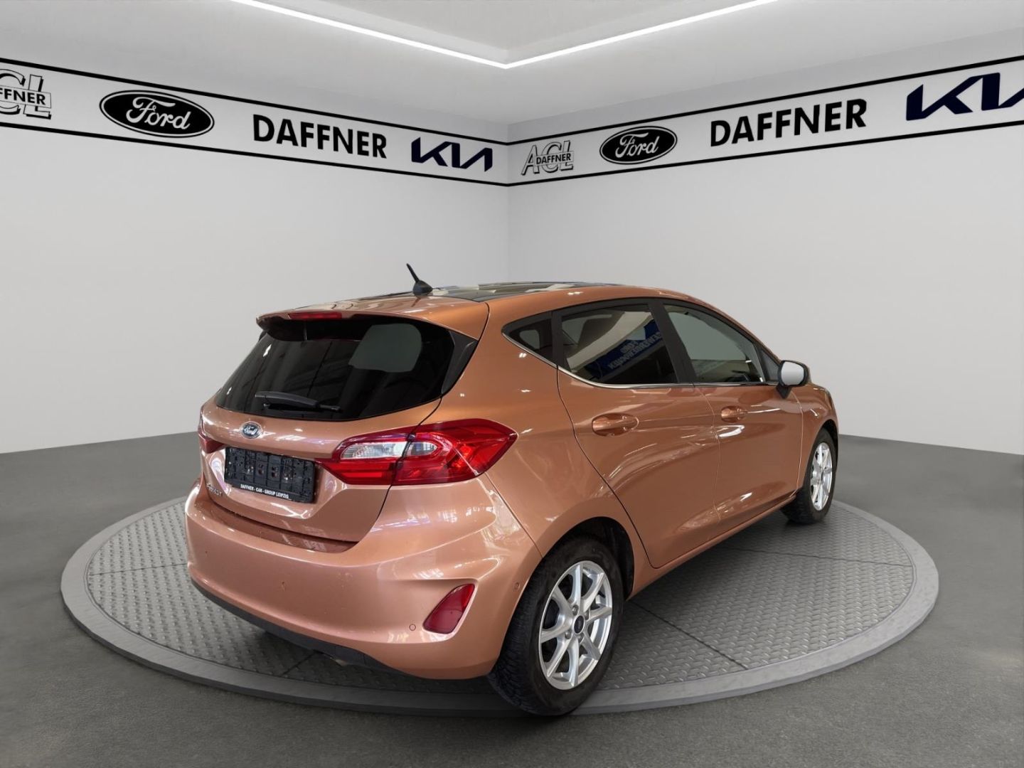 Fahrzeugabbildung Ford Fiesta Titanium Kamera Panoramadach Tempomat