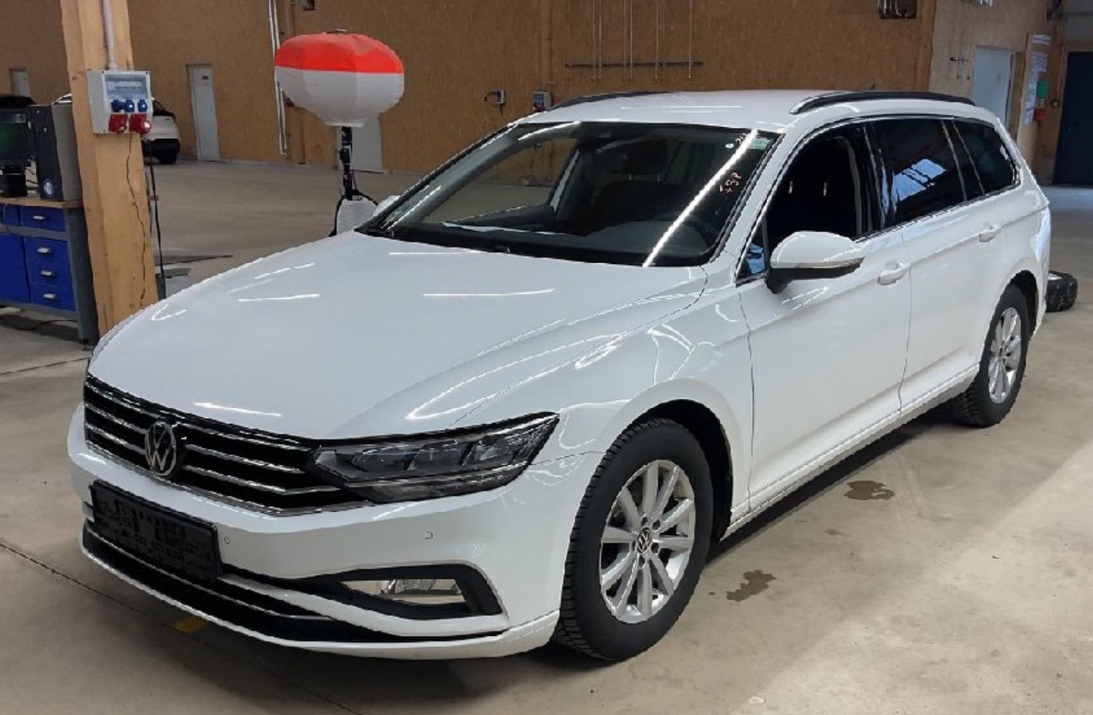 VW Passat Variant Business 2.0 TDI DSG/LED/Nav/9800