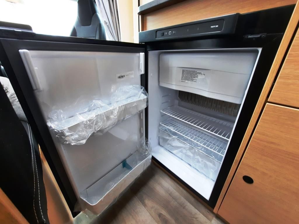 Fahrzeug Übersicht 14 Fahrzeugabbildung Sunlight V 69 Verfüg./Sparen Sie 8.777,- €