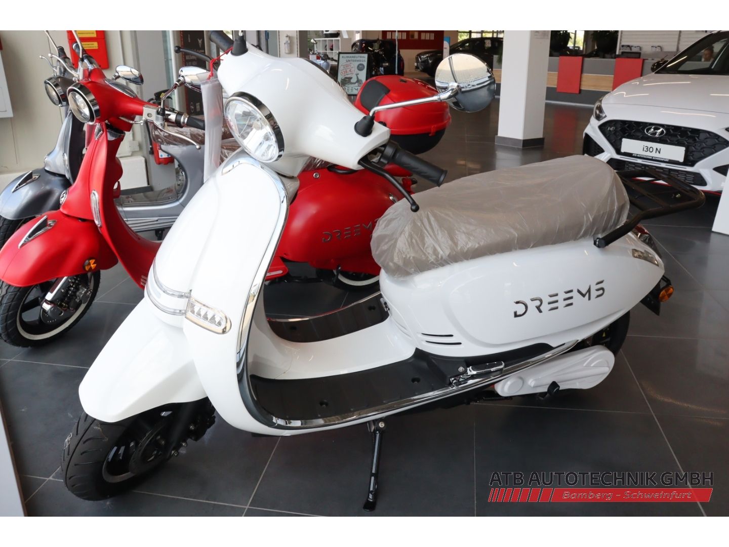 Fahrzeugabbildung DREEMS Moon X 90 km/h inkl. Topcase zzgl. Überführungsk