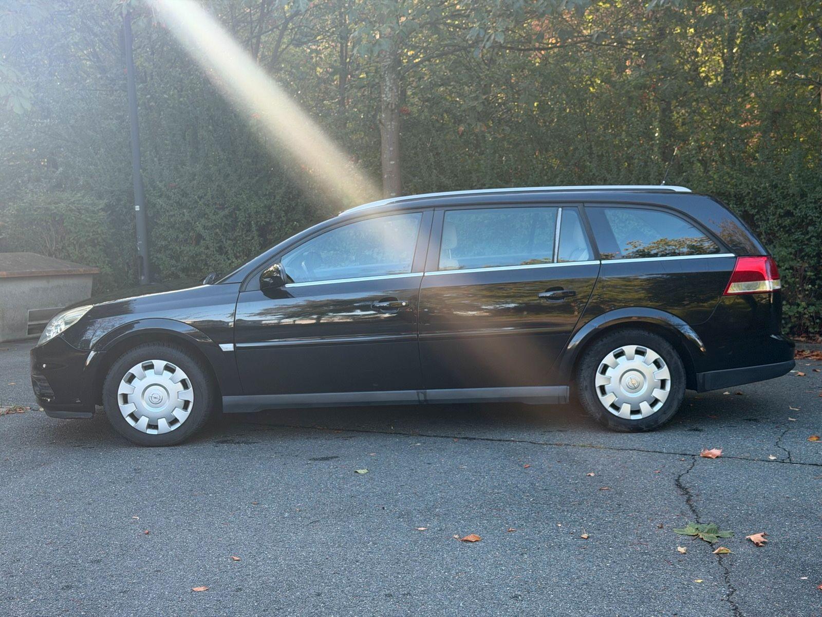 Opel Vectra 2007 — rear view