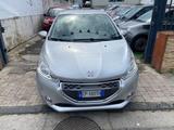 Peugeot 208 1.4 HDi 68 CV 5 porte Allure automat - Peugeot 208 mit Diesel-Antrieb: Automatik
