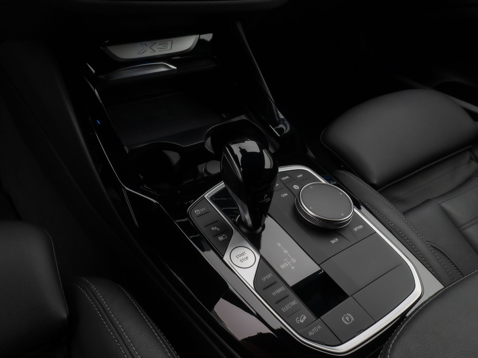 Fahrzeugabbildung BMW X3 xD30e Kamera HUD DAB HiFi Komfort Sport AHK