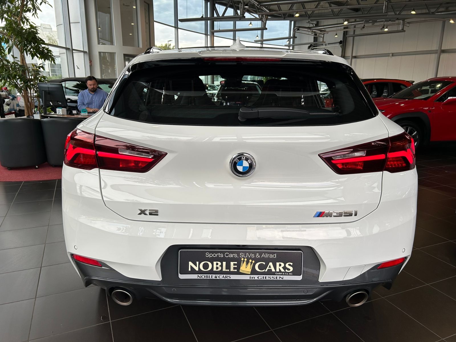 Fahrzeugabbildung BMW X2 M35 i xDrive Shadow PANO HUD H/K KAM