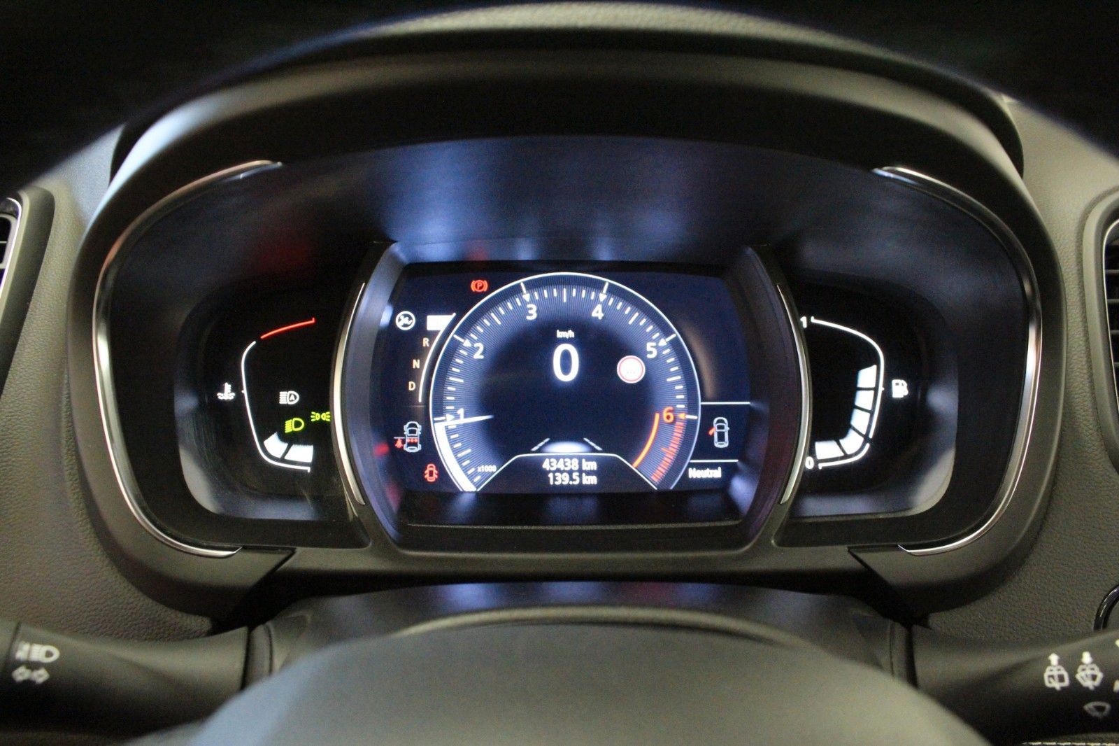 Fahrzeugabbildung Renault Grand Scenic Tce160 EDC Black*Panorama*