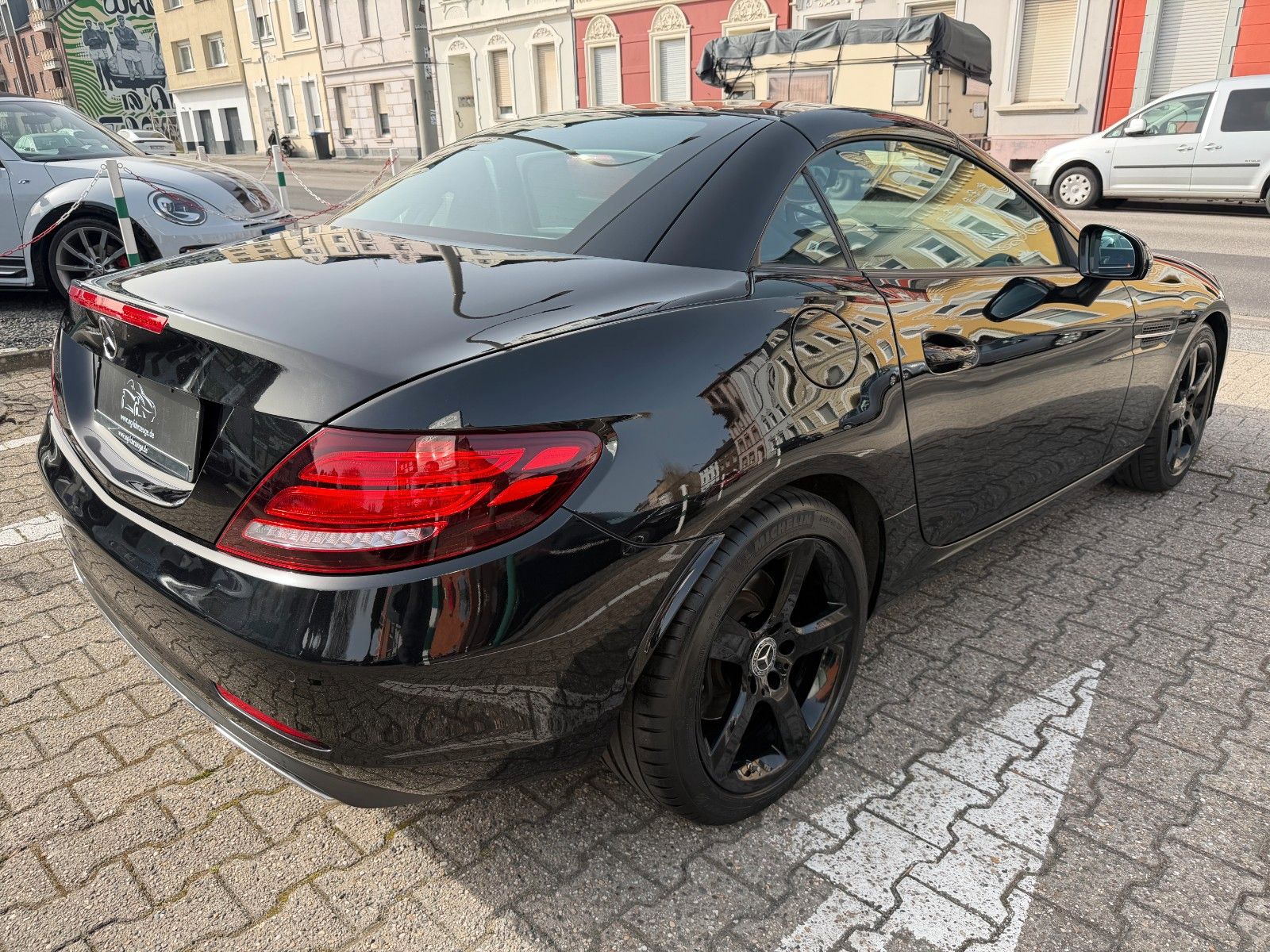 Fahrzeugabbildung Mercedes-Benz SLC 300 SPORT LED NAVI LEDER MEMORY AIRSCARF